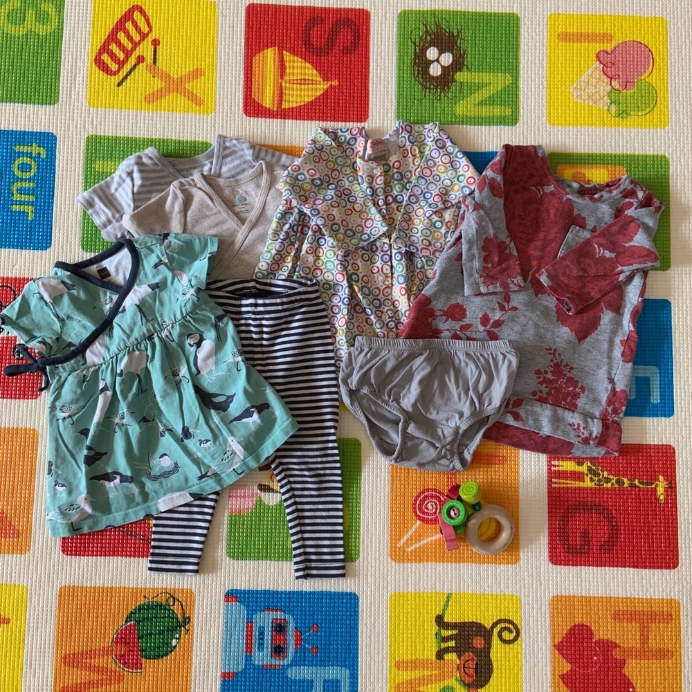 Bundle/lot: 3 dresses + pants + FREE gift